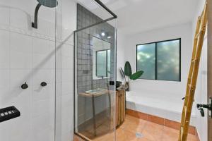 Afbeelding uit fotogalerij van Pet Friendly Tropical Escape in Sunshine Beach in Sunshine Beach +21 foto's