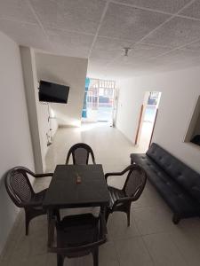 a dining room with a table and chairs and a couch at Apartamento familiar San Gil in San Gil