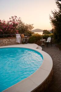 Бассейн в Luxurious city retreat with pool или поблизости