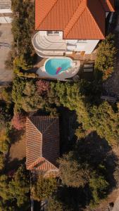 Бассейн в Luxurious city retreat with pool или поблизости