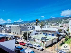 a city with cars parked in a parking lot at Ti Studio Créole 2 - proche du centre ville - 21m² - Saint-Denis in Saint-Denis