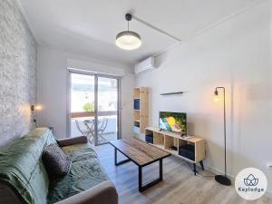 a living room with a couch and a table at Ti Studio Créole 2 - proche du centre ville - 21m² - Saint-Denis in Saint-Denis