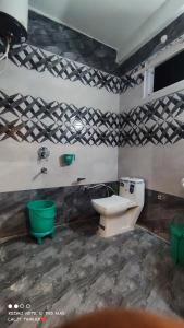 a bathroom with a toilet and a sink at Wood packers in Kasol