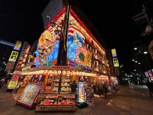 酒店内部或周边的超市或其他商店