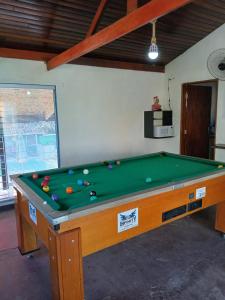 a pool table in a living room with at Pousada Albergue Kafundó in Jaguariúna