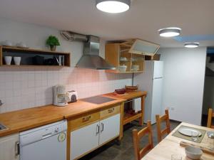 Dapur atau dapur kecil di Wonderful Rural House Lena