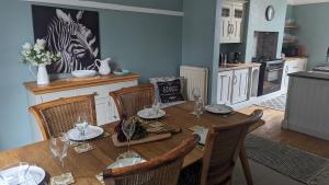 Spacious home, by Headingley Stadium, LGI, Leeds Arena, and the University of Leeds的厨房或小厨房
