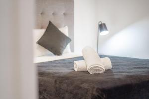 a pile of towels sitting on top of a bed at CBD Riverview 2B1B Apt w Shared Pool, Gym in Brisbane