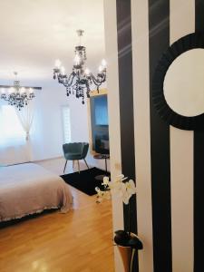 a bedroom with a black and white striped wall at 7.Nebo/ Spa apartman Vinkovci in Vinkovci