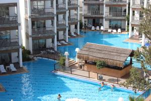 Bazén v ubytování Ladonia Hotels Mio Bianco nebo v jeho okolí