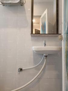 een badkamer met een wastafel en een spiegel bij Arnnapurna Hotel & Resort in Jājpur