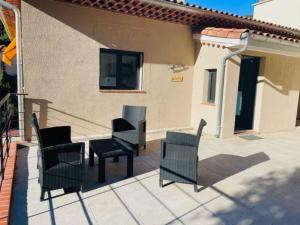 Balcon ou terrasse dans l'établissement Cocon 4 pers vue mer