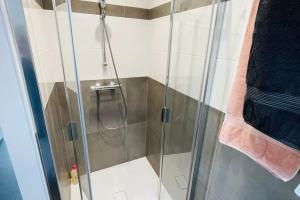 Salle de bains dans l'établissement Cocon 4 pers vue mer