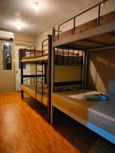 Palanda nebo palandy na pokoji v ubytování Cebu Pungko-pungko Hostel