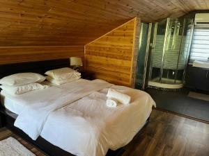 Ένα ή περισσότερα κρεβάτια σε δωμάτιο στο Bustan HaZait