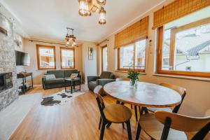 Posezení v ubytování VisitZakopane - Ibiza Apartment