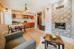 Kuchyň nebo kuchyňský kout v ubytování VisitZakopane - Ibiza Apartment