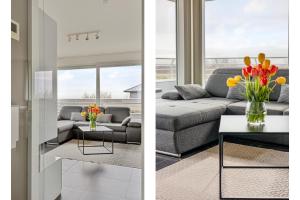 un soggiorno con un divano e un tavolo con fiori di Karthuizer Penthouse a Nieuwpoort