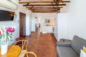 Kuchyň nebo kuchyňský kout v ubytování La Jⲟya de los Patios - Apartamentos Turísticos