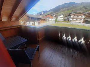 Nespecifikovaný výhled na hory nebo výhled na hory při pohledu z penzionu – hostince
