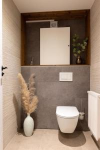 Koupelna v ubytování Stijlvol appartement met jacuzzi & sauna