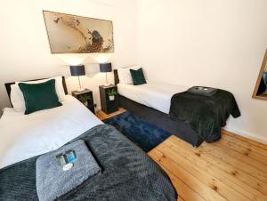 Ένα ή περισσότερα κρεβάτια σε δωμάτιο στο WELL LOCATED 3-Bed HOUSE WITH FREE PARKING!