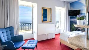 um quarto de hotel com vista para o oceano em Apartamenty Sun & Snow Zachód Słońca em Mielno