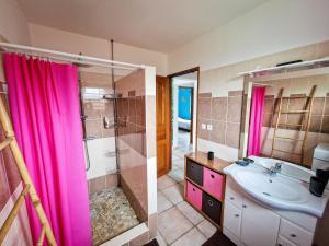 Koupelna v ubytování Ch'ti Kaz Bleue - Maison avec vue mer