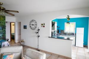 Kuchyň nebo kuchyňský kout v ubytování Ch'ti Kaz Bleue - Maison avec vue mer