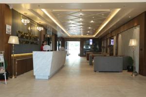 Lobbyen eller receptionen på Crown Park Luxury Hotel