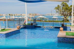 Bazén v ubytování Club Vista Mare, free Riva beach club access nebo v jeho okolí