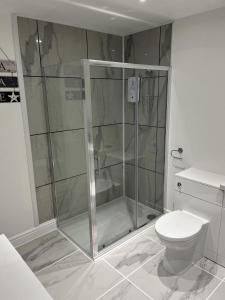 a shower stall in a bathroom with a toilet at Beautiful 4 Berth Seaside Apartment On Ground Floor In Hemsby, Ref 99010fh in Great Yarmouth