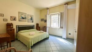 Postel nebo postele na pokoji v ubytování Villa Fortunato + 61 fotografií
