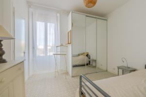 Giường trong phòng chung tại La Joséphine - Maison avec terrasse