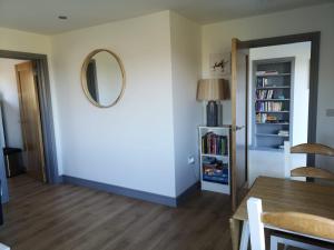 Knihovna v apartmánu