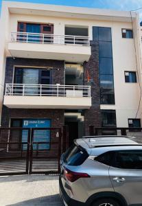 a car parked in front of a building at Kamz Homestay Chandigarh 35 in Chandīgarh