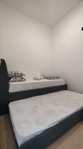 Postel nebo postele na pokoji v ubytování The Grand SS15 Sunway 4Pax 2BRs City View - Free WiFi, Infinity Pool & Gym