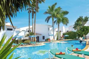 Foto dalla galleria di Apartment with pool view, next to the Castillo Beach, Caleta de Fuste a Caleta De Fuste