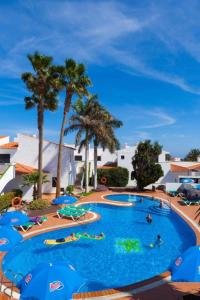 Foto dalla galleria di Apartment with pool view, next to the Castillo Beach, Caleta de Fuste a Caleta De Fuste