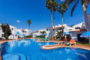 Foto dalla galleria di Apartment with pool view, next to the Castillo Beach, Caleta de Fuste a Caleta De Fuste