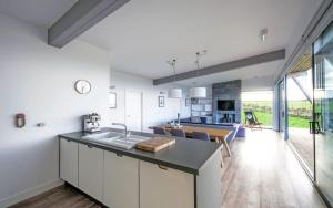 Η κουζίνα ή μικρή κουζίνα στο Jog Lodge - 3 bedroom property