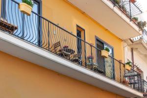 Balkón alebo terasa v ubytovaní La Casa Gialla + 9 fotografií