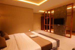 Hotel Classico International的电视和/或娱乐中心