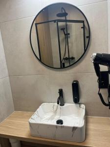 a bathroom sink with a mirror on the wall at Apartament Planeta 106 - tylko 100 m od plaży in Mielno