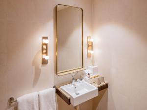 a bathroom with a sink and a mirror and towels at The William Inglis Mgallery in Warwick Farm