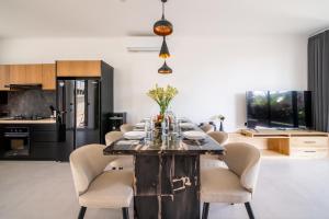 a kitchen and dining room with a table and chairs at Sunny Village Berawa in Canggu