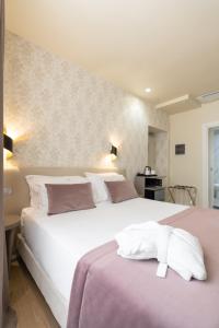 Una cama o camas en una habitación de Hotel Caravita