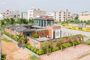 an overhead view of a building with palm trees at Tarshal Outhouse to relax in Jaipur in Jaipur