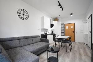a living room with a couch and a table at RentPlanet - Apartament Bałtycka II in Kołobrzeg