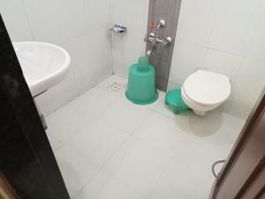 Bilik mandi di Hotel Horizon Vapi